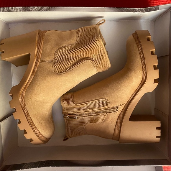 Jennifer Lopez Ankle Heeled Boots - Picture 4 of 16